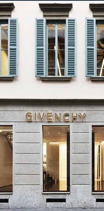 givenchy sant'andrea milano foto|Opening a Milano: Givenchy prende casa in via Sant'Andrea.